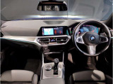 『運転』に対するBMWのこだわりはメーターパネルにも表れております。視野性の良いメーターパネルは疲労感の軽減と、運転の楽しさをもたらしてくれます。