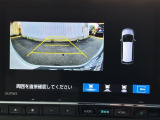 カラービジョンとガイド線で見やすい視点切替式のバックモニター。障害物センサーの検知状況を同時に表示できます