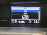 とっても見やすいメーターです。夜間時はラグジュアリーな気分にさせてくれる照明が魅力ですので、夜のドライブも楽しみになりますよ♪
