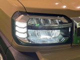 対象物が見やすく白く明るい光で夜間走行をサポートする,ハンドル操作や「R」シフトに連動するサイドビューランプ付きフルLEDヘッドランプ(オートレベリング機能付き)を搭載