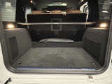 当店でお車をご購入のお客様はオーナー様専用保険「メルセデス・ベンツ保険」にご加入頂けます。飛来物によるフロントガラス破損やパンクによるタイヤ交換の際に、修理費用の一部をお支払いしております。