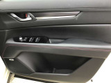運転席のドアトリムとパワーウィンドウスイッチです。