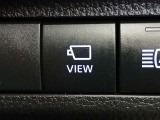 パノラミックビューモニター付きです。車両を上から見たような映像をディスプレイオーディオ画面に表示。運転席からの目視だけでは見にくい、車両周辺の状況をリアルタイムでしっかり確認できます。