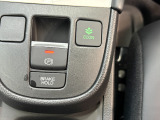 電子制御パーキングブレーキは信号待ちでも便利。いつもより運転がラクになるはずです。