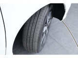タイヤサイズは185/65R15を装備しております!!