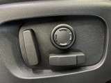 【運転席12ウェイ&助手席10ウェイ電動フロントシート】シート位置の調整、リクライニング、ランバーサポートで最適なポジションをとる事ができます。ストレスのないドライブが楽しめます。