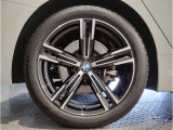 BMW純正アルミホイールです。納車時にはアルミホイールコーティングも承っております!是非ご検討下さいませ。