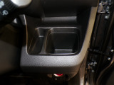 運転席の届きやすいところにドリンクホルダーがついています。視線をそらすことなく手に取れるので運転に集中できて安心ですね。