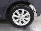 タイヤサイズは155/65R14になります。溝数は約5ミリです。