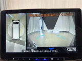 【パノラミックビューモニター】専用のカメラにより、上から見下ろしたような視点で360度クルマの周囲を確認することができます。