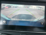 バックモニター。後方の映像を映し出して、駐車をスムースにアシストします。