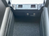 センターコンソールにUSBやHDMIがあります。