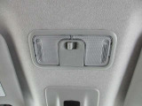 ルームランプで車内全体を明るく照らします♪