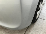 ☆アウトレット車☆こちらの車はフロントバンパー左側に傷がございます。お買い求めやすい価格で展示する為に一部の傷等は現状です。必要に応じて修理・交換のご希望がございましたら申し受けいたします。