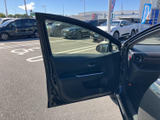 シンプルなデザインの中に、洗練された印象を感じさせるドアトリム。上質な雰囲気が、車内空間を快適にしてくれます。