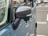 視認性が良い大型ミラー。安全運転に大活躍です!