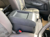 大型のアームレストがあるのでゆったりとした姿勢で運転ができます