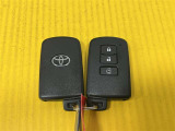 スマートキーはかばんやポケットに入れておけば、ドアのロックアンロックやエンジンの始動が可能!スマートキーからも運転席からも左側自動スライドドアの開閉操作ができます!