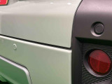 コーナーセンサーを車の前後に装備! 障害物の距離に応じて警告音を変えてお知らせします