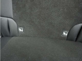 ◆ISOFIX◆シートベルトいらずでチャイルドシートと固定金具を連結するだけでがっちり固定できます。
