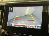 バックガイドモニターで、後方を確認しながら安心して駐車することができます。運転初心者も熟練者も必須の機能ですよ!