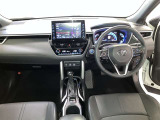 運転席周りのレイアウトをご覧ください。ナビゲーションが綺麗に装着されすっきり収まってますね!