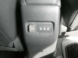 センターコンソールの後端に、後席用のUSB電源ポートをご用意しております♪