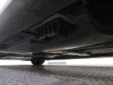 気になる中古車の下廻り。もちろん、納車時には整備スタッフによる点検を実施致しますので安心してご購入いただけます。