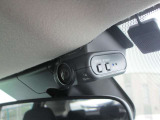 フロント用+車室内用ドライブレコーダー 車内および車側面の撮影記録、それに加えてリアガラス越しの後方撮影にも対応。