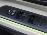 運転席からも操作可能な全席パワーウィンドウが装備されています。