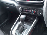こまめな温度管理のできるオートエアコンがついたお車です