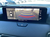 【360&deg;ビューモニター】お車の死角になる部分、いわゆる前方、左右、後方をカメラで疑似的に上から見下ろす格好でモニターに映します☆これで安心して運転に集中できますね☆