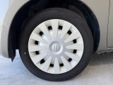 専用のホイールキャップです。タイヤサイズは、155/65R14です。