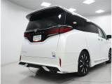 ドレスアップに効果があるモデリスタ製エアロパーツ装着車です。COOL!ですね♪