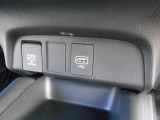 USBポートも装備されています、スマートフォンの充電やオーディオに連携も可能です、今や欠かせない装備の一つです!