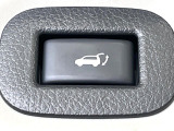 【パワーバックドア】スマートキーや運転席のボタンを押すだけでリアゲートが自動で開閉します!荷物を持っている時や、高い位置にあるバックドアを閉める際に便利な機能です♪