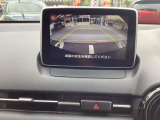バックカメラ搭載ですので、駐車が苦手な方でも安心です。簡単なガイドライン付きなのでわかりやすいです。