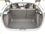 自社整備工場で点検整備をおこなってからお渡ししています。車検が残っている場合は『12ヶ月点検整備』を、車検整備付きの場合は『車検整備』をおこないます。整備費用は車両本体価格に含まれています。