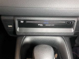 CD・DVDデッキが装着されており、お気に入りのCDやDVDを車内再生できます。
