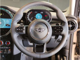 MINIのインテリアは初代から一貫してクラシックMINIのインテリアをモチーフにしております。