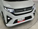 ヘッドライトには目立つくすみも無くクリアに仕上がっております。ポリッシャーでのみがきの工程を取り、ツヤのあるキレイな状態へ。