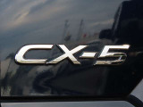 【CX-5】上質感と精悍さを兼ね備え、ワイド感を強調した意匠。オールラウンドな機能美と品格、洗練されたデザイン。
