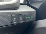 ●スイッチ類・ダイヤル類など細部までこだわりを感じ取れるインテリアです。Audiでは触感開発チームがございます。クリック感は操作する喜びを感じていただけます。