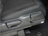◆シートハイトアジャスター◆運転席を上下に高さ調節ができます!運転ポジションを体格に合わせてシート調整できます。