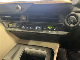 左右独立コントロールフルオートエアコンで車内はいつでも快適!