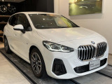 一目で伝わるBMW特有のスポーティーなプロポーションは、BMWの走行性能を生み出すのに欠かせない要因の一つです。細部まで拘りぬいたお車をぜひ一度ご覧ください!