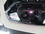 SOSコール装備です。緊急時は遠慮なく押してください。BMWメーカーエマージェンシーに直結致します。