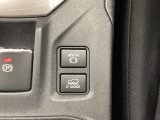AVH(オートビークルホールド)は、信号待ちなどの停止時に、ブレーキペダルから足を離しても停止状態を維持する機能です。ドライバーの運転負荷を軽減します。