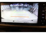 ■バックモニター■  車両後方の映像を画面に表示し、駐車などの後退操作をサポートします。