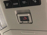 SOSボタンです。自動車の運転中、事故や急病時などの緊急事態が発生したときに、ヘルプネットを通じて外部に救助を手配するためのボタンです。